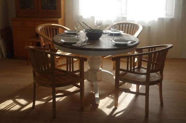 Quelle table à manger choisir pour une décoration moderne ?