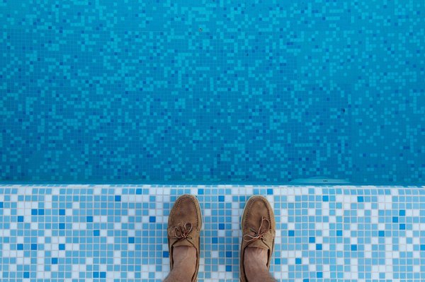 Les étapes pour remplir et équilibrer l'eau de sa piscine