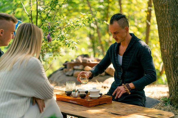 Table céramique : élégance et durabilité artisanales